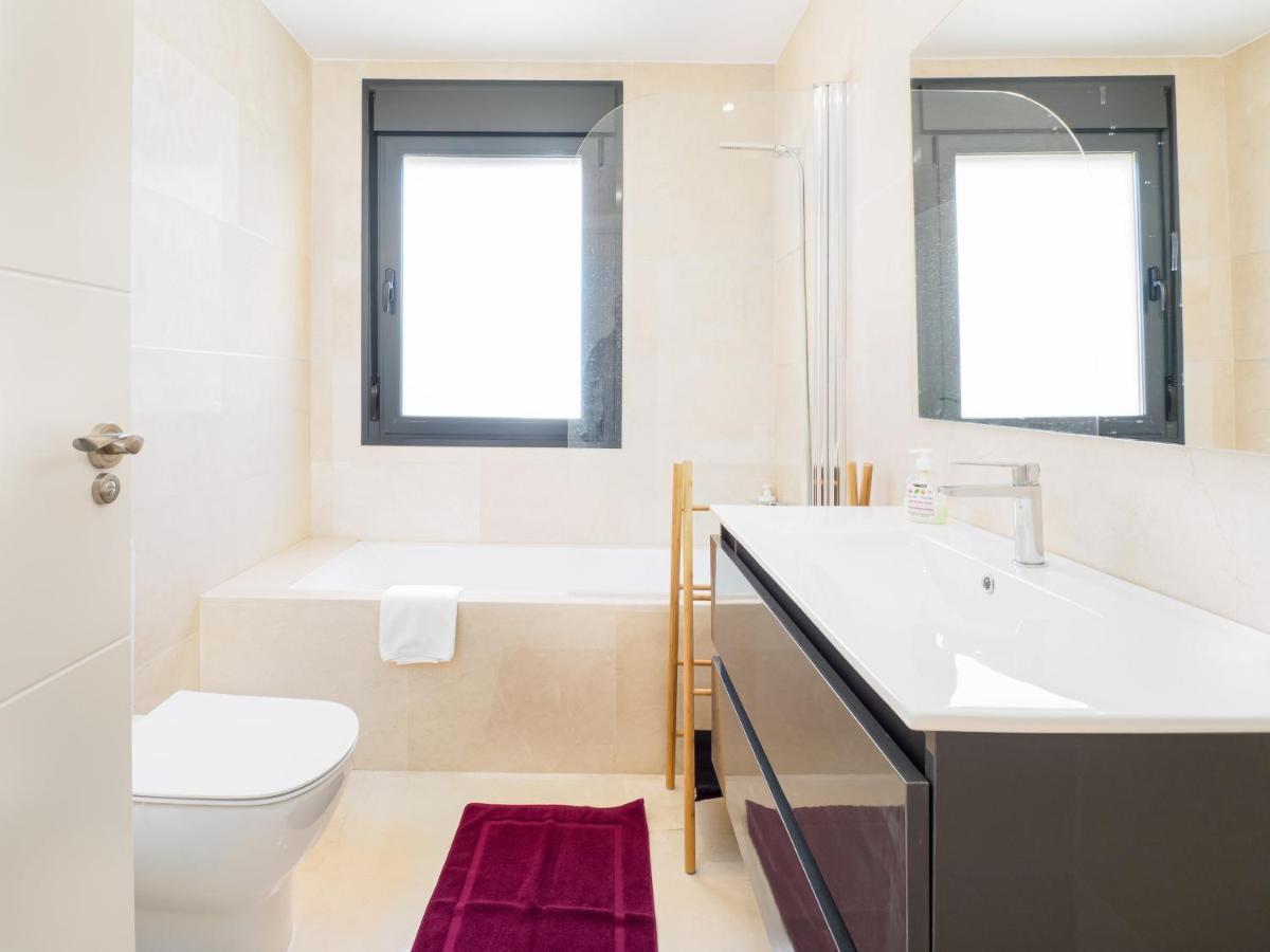 2306 - Brand New Apt, Walking Distance To Beach! Касарес Екстер'єр фото